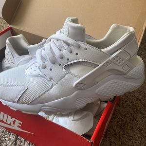 Nike casual tennis shoes